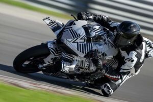 La Superbike V4 de 200 MPH de CFMoto vient de recevoir un entraînement sérieux de niveau MotoGP