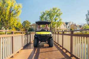 La voiturette de golf Not-A-Golf-Cart de Kawasaki vient de recevoir une mise à jour. Et c&rsquo;est de l&rsquo;essence