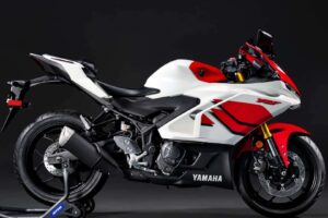 Si vous aimez la livrée du 70e anniversaire de Yamaha, vous pouvez maintenant l&rsquo;obtenir sur ses petites motos de sport
