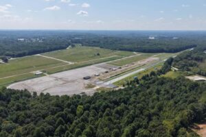Un tas de drag strips sont vendus aux enchères